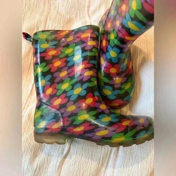 Capelli of  New York flower rain boots. Size 3 - Picture 7 of 7